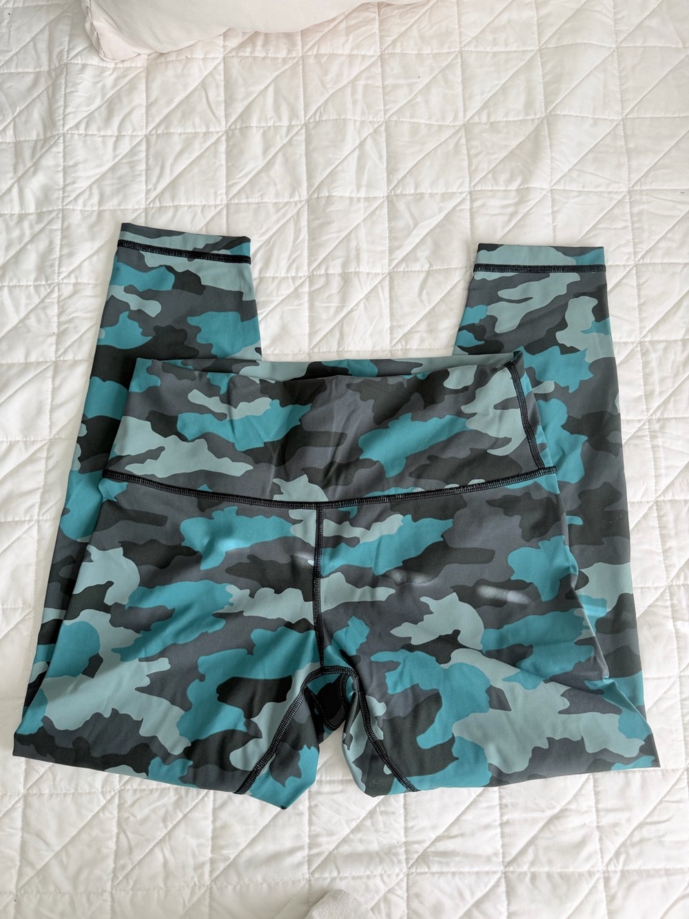 Lulu camo leggings size 10 - Picture 4 of 4